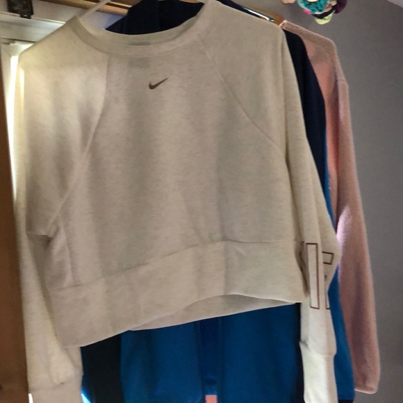 Nike Cropped Sweatshirt - Picture 3 of 4